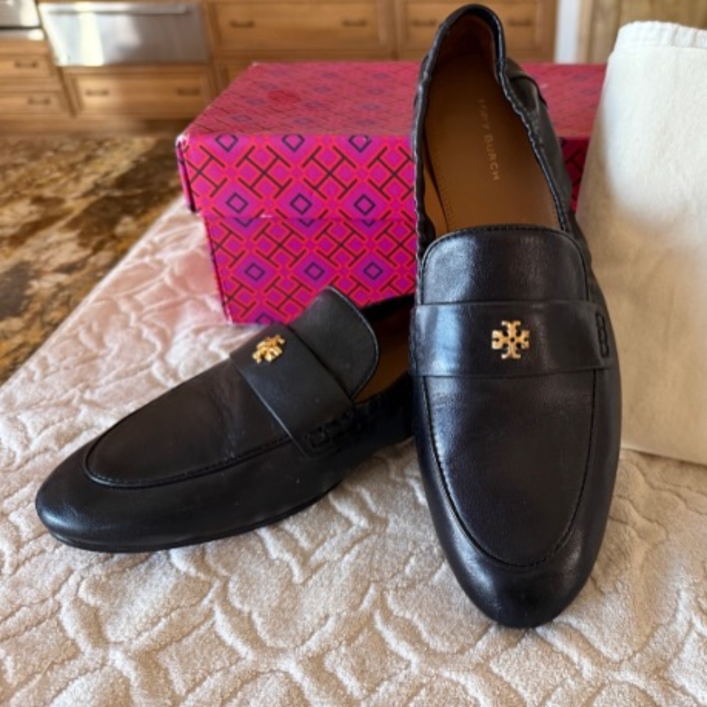 Tory Burch Leather Ballet Loafer, black, barely worn